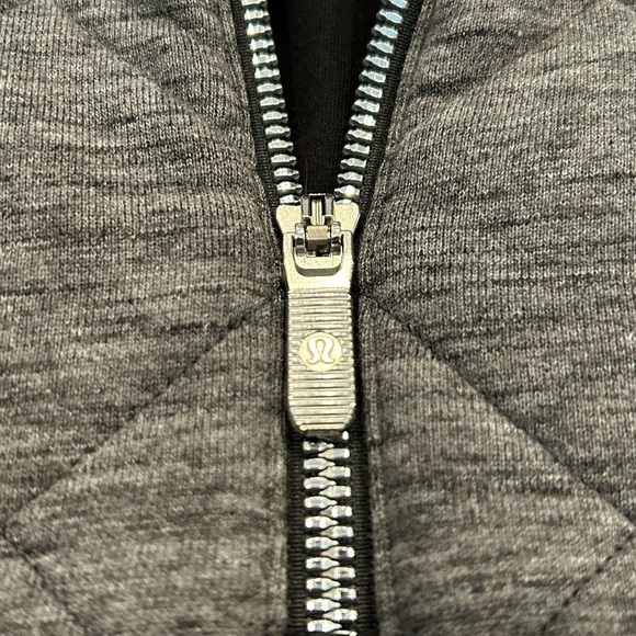 Lululemon Forever Warm Pullover Heather Dark Grey Quilted Size 2 - Picture 4 of 9